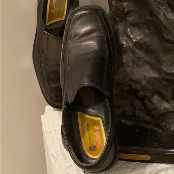 Shoes - Picture 2 of 4